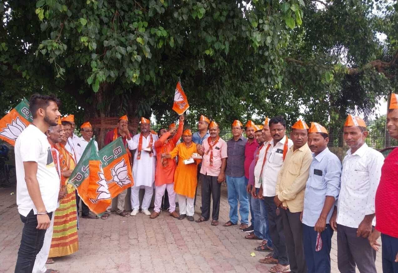 डॉ दिलीप जायसवाल के बिहार भाजपा प्रदेश अध्यक्ष बनने पर ठाकुरगंज में भाजपा कार्यकर्ताओं ने मनाया जश्न