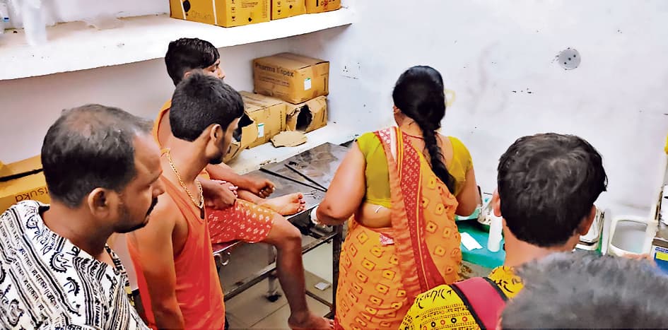 श्रद्धालुओं से भरा ऑटो पलटा, नौ लोग गंभीर रूप से घायल