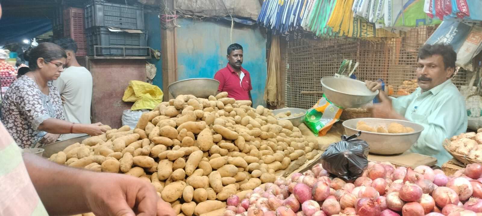 राउरकेला : स्मार्ट सिटी में पांच ट्रक आलू पहुंचा, तुरंत ही बिक गया