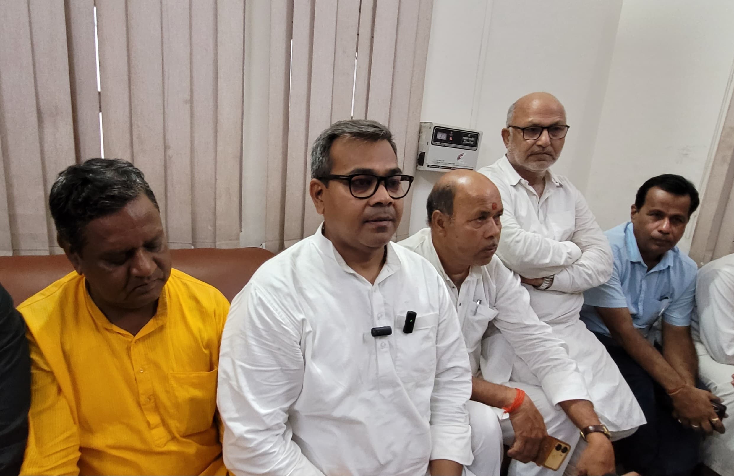 रोहिणी आचार्य बताएं वो बिहार से ट्वीट कर रहीं या सिंगापुर से : सांसद