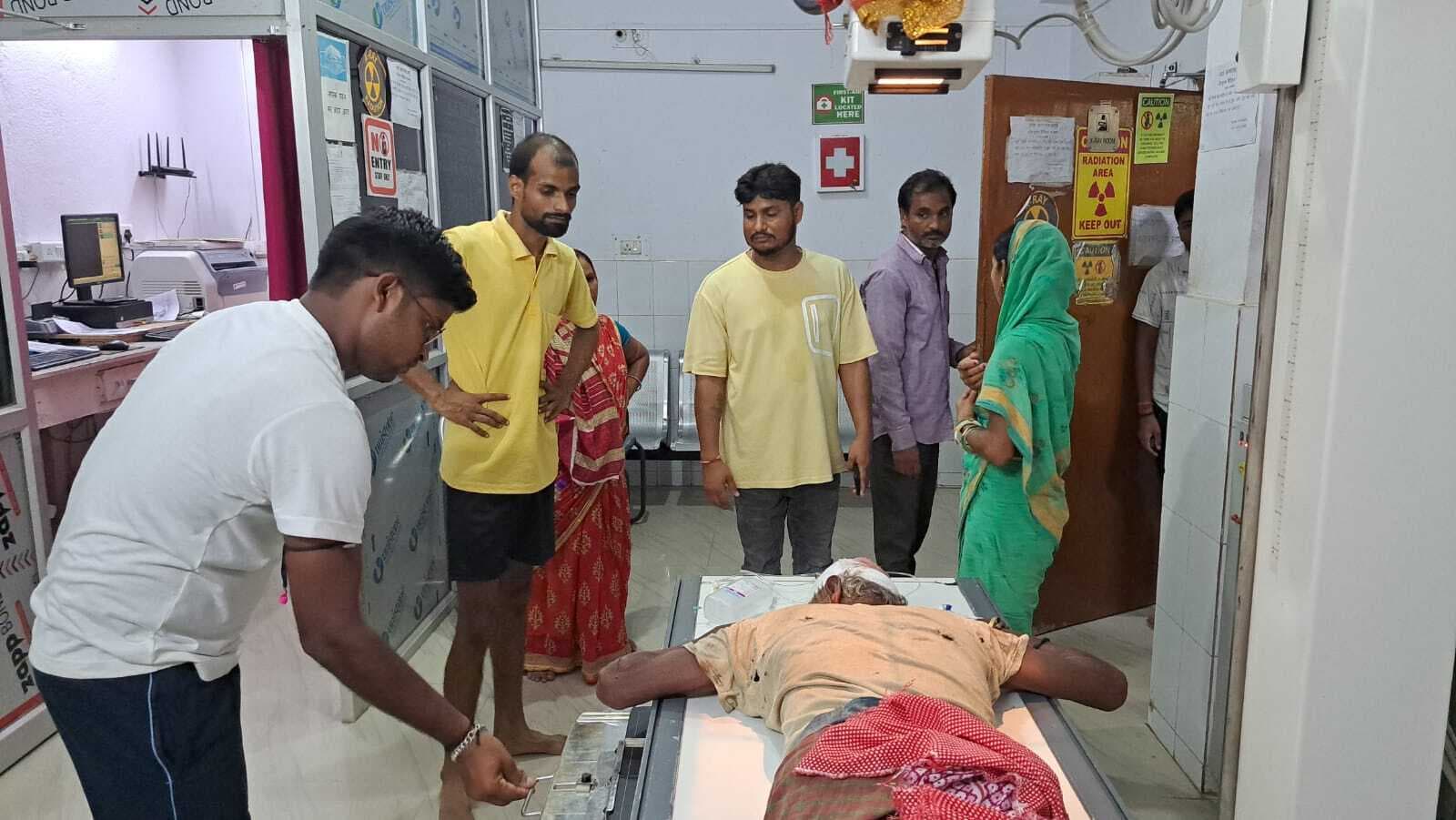 पड़ोसियों ने चार लोगों को पीटकर किया घायल, दो पटना रेफर