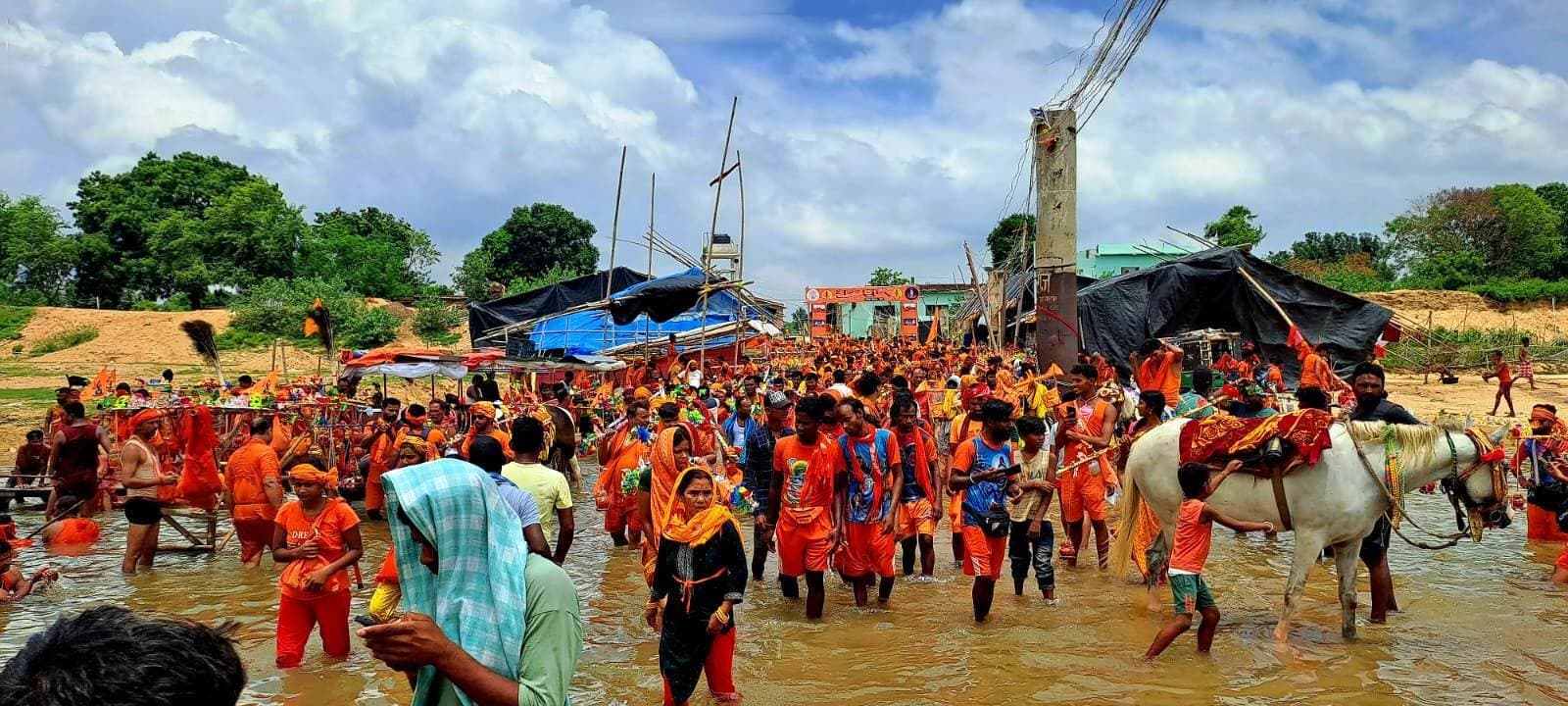 कांवरियों के दर्द में दवा का काम करती है कुमरसार बदुआ नदी का पानी