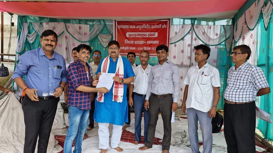 अनुसचिवीय कर्मियों की हड़ताल का असर : अंचल से लेकर समाहरणालय तक प्रमाणपत्र से लेकर म्यूटेशन तक का काम ठप