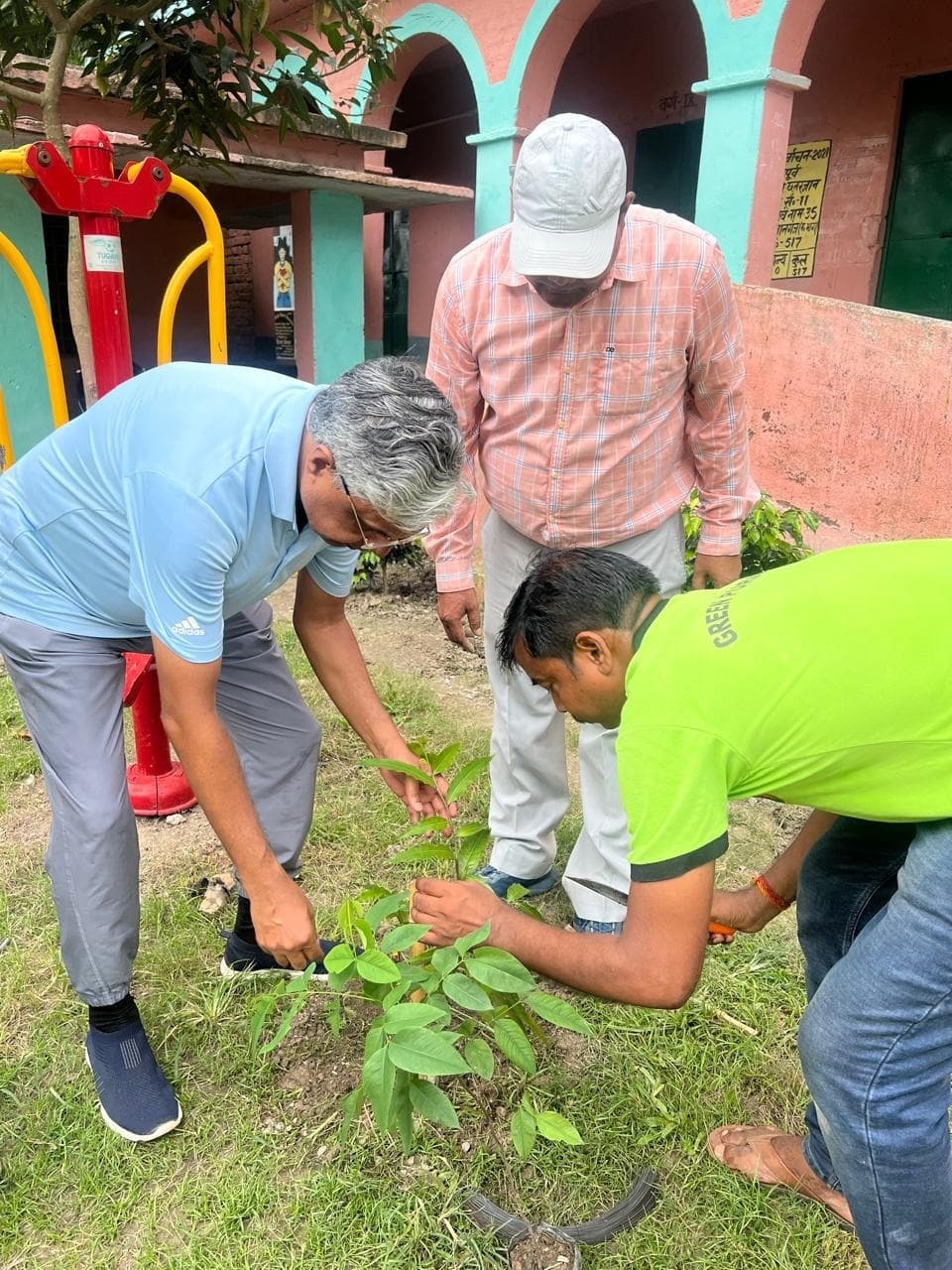 हम पेड़ ही नहीं बल्कि पर्यावरण को भी बचाएंगे: डाॅ एके गुप्ता