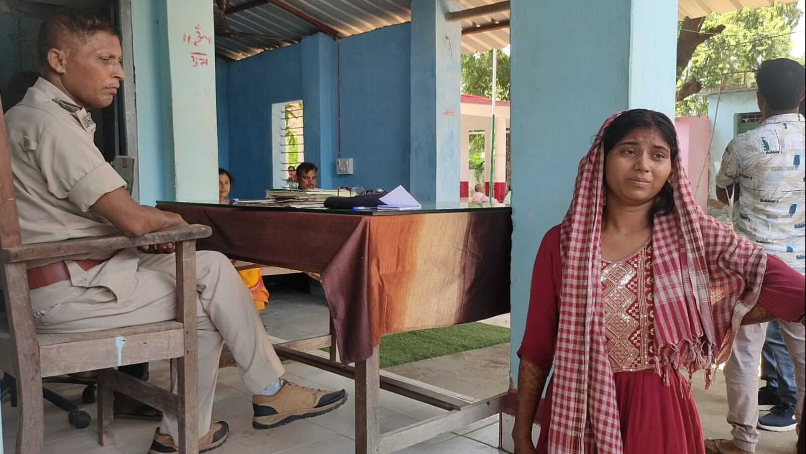 अवैध संबंध का विरोध किया तो पत्नी को पीट कर घर से निकाला