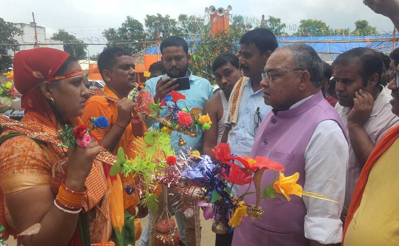 विधायक के सामने ही कटोरिया बाजार में आधा घंटा तक गुल रही बिजली