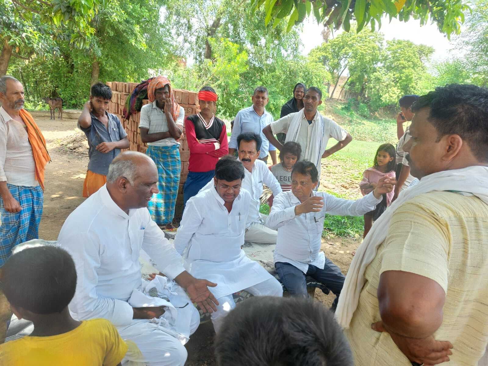 जिप अध्यक्ष ने आधे दर्जन गांवों का किया दौरा, ग्रामीणों की समस्या से हुए अवगत