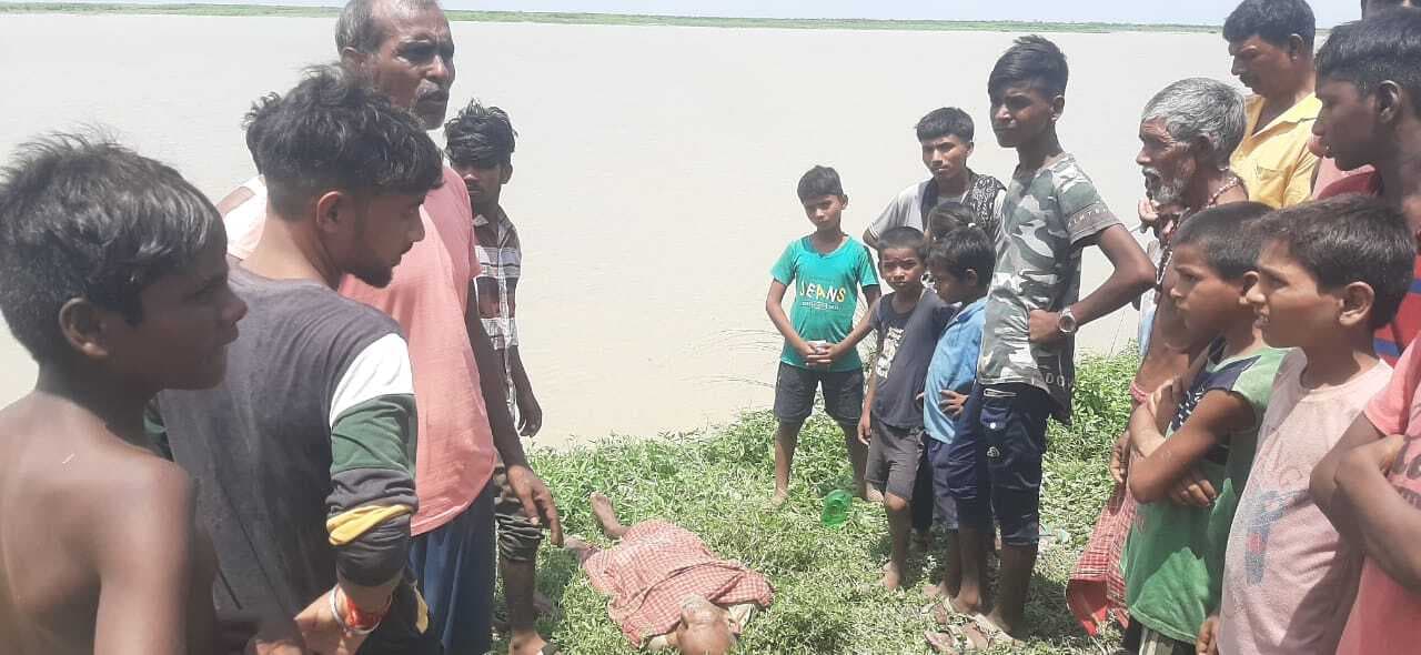 दियारा से परवल लेकर गंगा पार कर रहे वृद्ध की डूबने से मौत, परिजनों में कोहराम