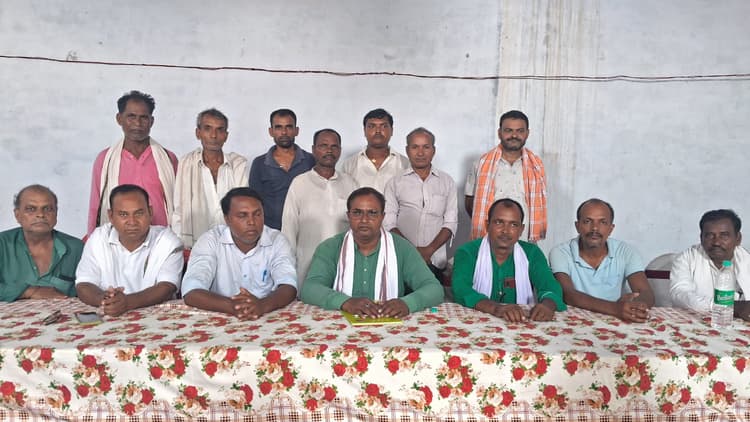 सरायरंजन के दर्जनों राजद कार्यकर्ताओं ने सौंपा त्याग पत्र
