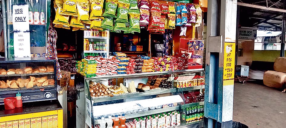 आसनसोल स्टेशन पर फूड हैंडलरों की टीशर्ट पर अब रहेगा क्यूआर कोड