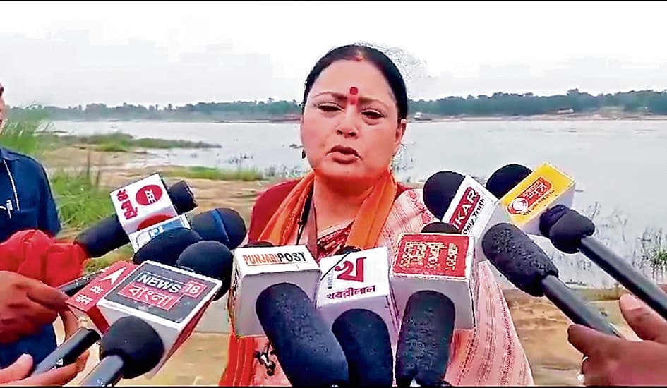 ''आद्रा मंडल अधीन दामोदर पर बना रेलवे पुल खतरे में, कभी भी हो सकती है बड़ी दुर्घटना''