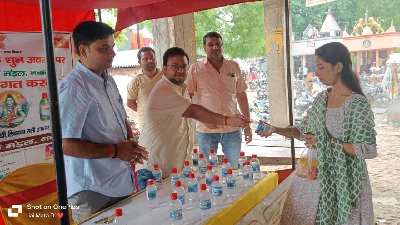 भक्तों को मंदिरों में पूजा-अर्चना के लिए मिला गंगोत्री व ऋषिकेश का गंगाजल