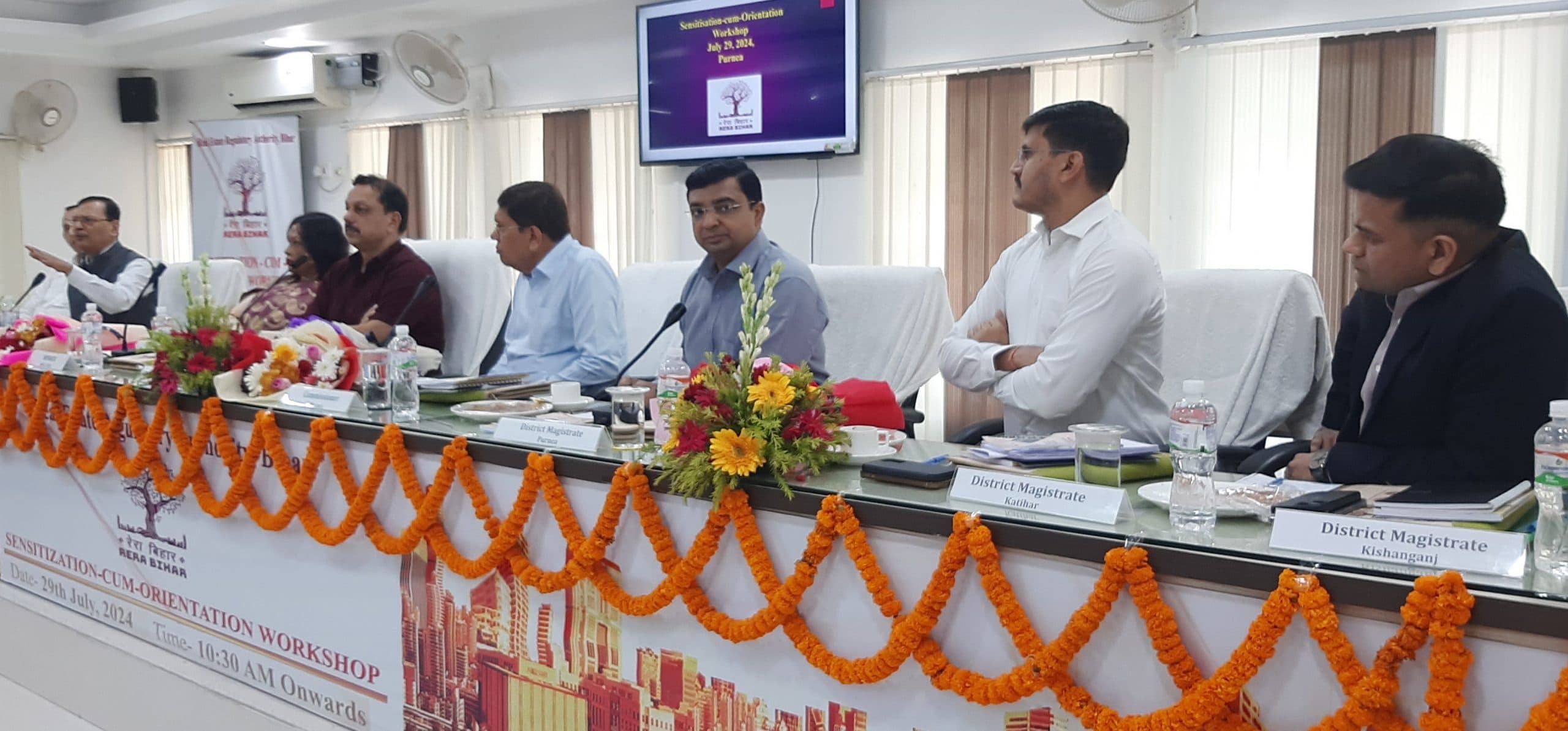 रेरा अधिनियम को प्रभावी ढंग से लागू करने में जिला प्रशासन सक्रिय भूमिका निभाएं : विवेक कुमार सिंह