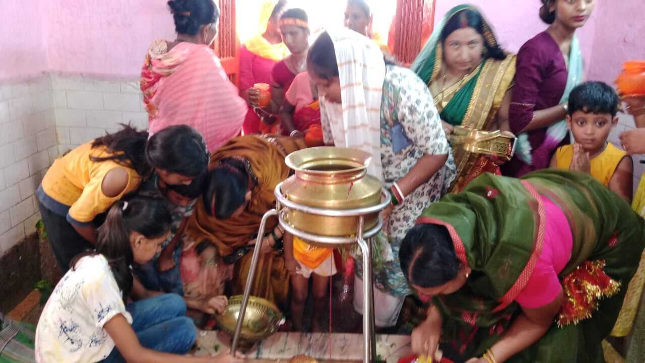 हर-हर महादेव के जयकारों से गूंजे शहर के शिवालय व मंदिर