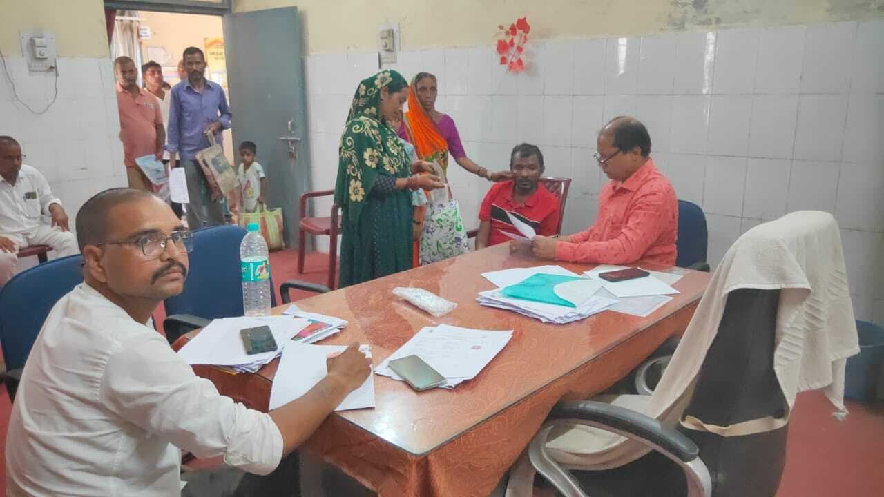 सदर में दिव्यांगों की जांच कर प्रमाण पत्र दिया गया