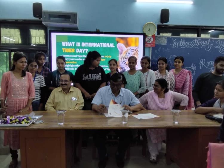 कैंपस : मास्क मेकिंग व पोस्टर और स्लोगन राइटिंग में साक्षी कुमारी और श्रेया कुमारी प्रथम