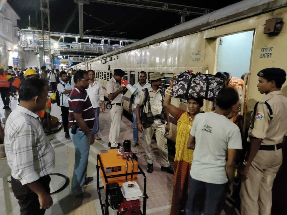 सियालदह बलिया एक्सप्रेस की बोगी का बोलस्टर स्प्रिंग टूटा, हादसा टला