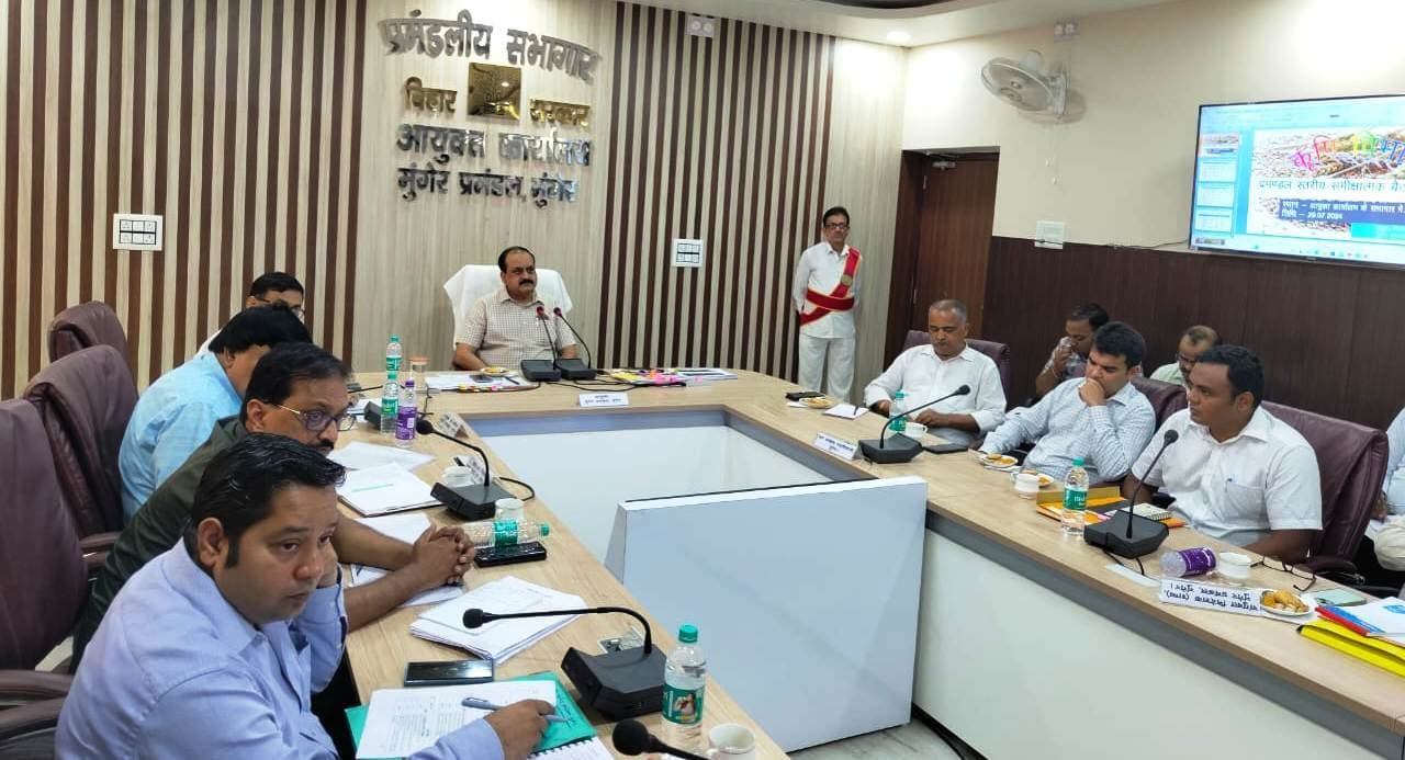 बाढ़ से पहले तैयारी करें पूरा, कटावग्रस्त क्षेत्रों में कटाव निरोधी कार्य में लायें तेजी: आयुक्त