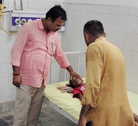 बेतहाशा गर्मी से छात्रा की तबीयत बिगड़ी