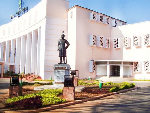 सदन के बाहर अग्निवीरों के लिए आरक्षण की घोषणा पर बीजद-कांग्रेस ने विस में किया हंगामा