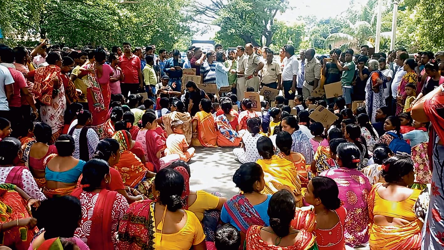 बदबू रोक नहीं सकते, तो बंद कीजिए स्पिरिट फैक्टरी