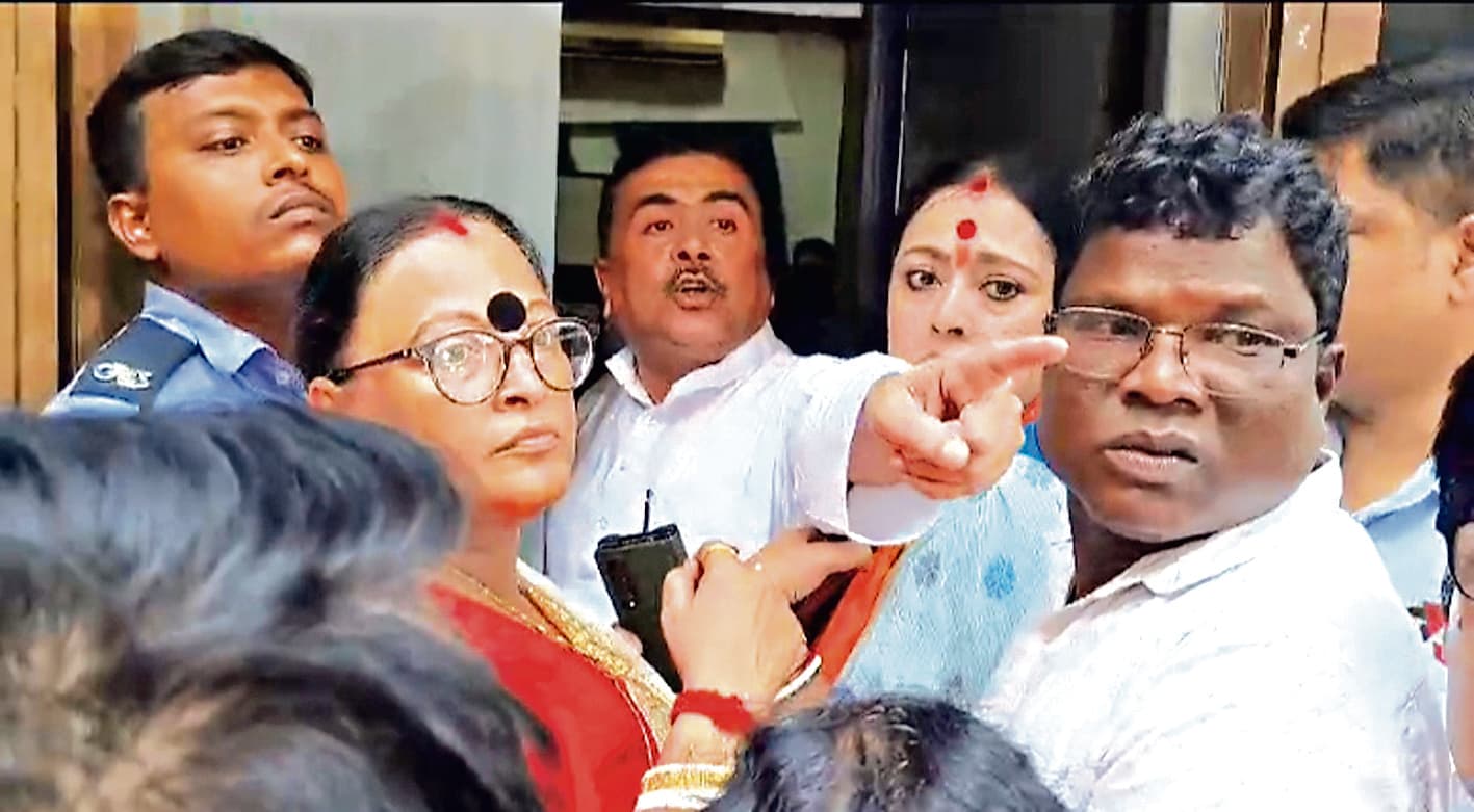 शुभेंदु ने बांग्लादेश उप उच्चायोग से भारत विरोधी नारेबाजी पर कार्रवाई की मांग की