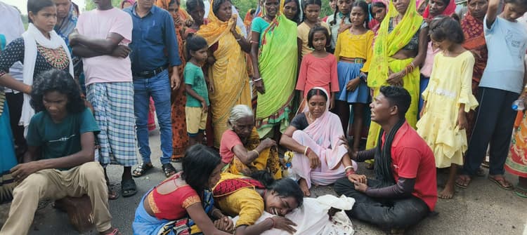 पीकअप की चपेट में आने से मजदूर की मौत, एक दर्जन मजदूर जख्मी