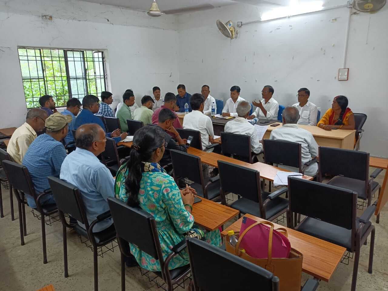 केरेडारी में विकास योजनाओं की समीक्षा