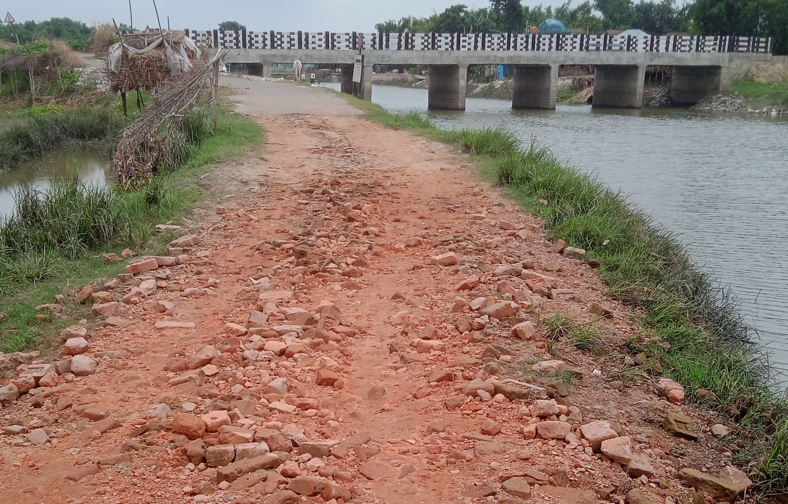 खपड़ा पंचायत में सड़क पीचिंग नहीं होने से परेशानी