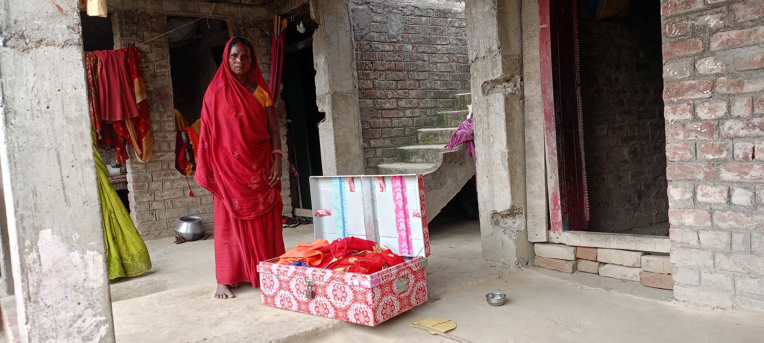 चोरों ने एक साथ चार घरों में की चोरी, हजारों रुपये नगदी के अलावा जेवरात व कपड़े तक ले गये चोर