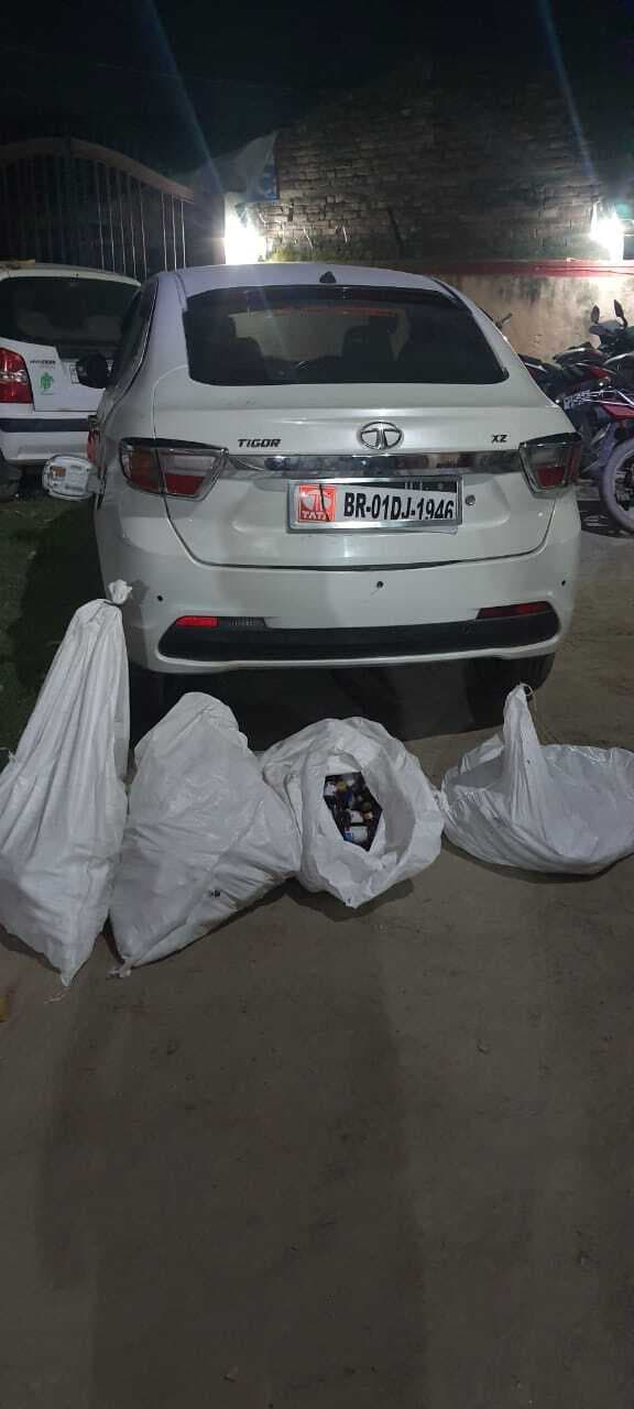 चार पहिया वाहन के साथ प्रतिबंधित कोडिंग युक्त कफ सीरप बरामद