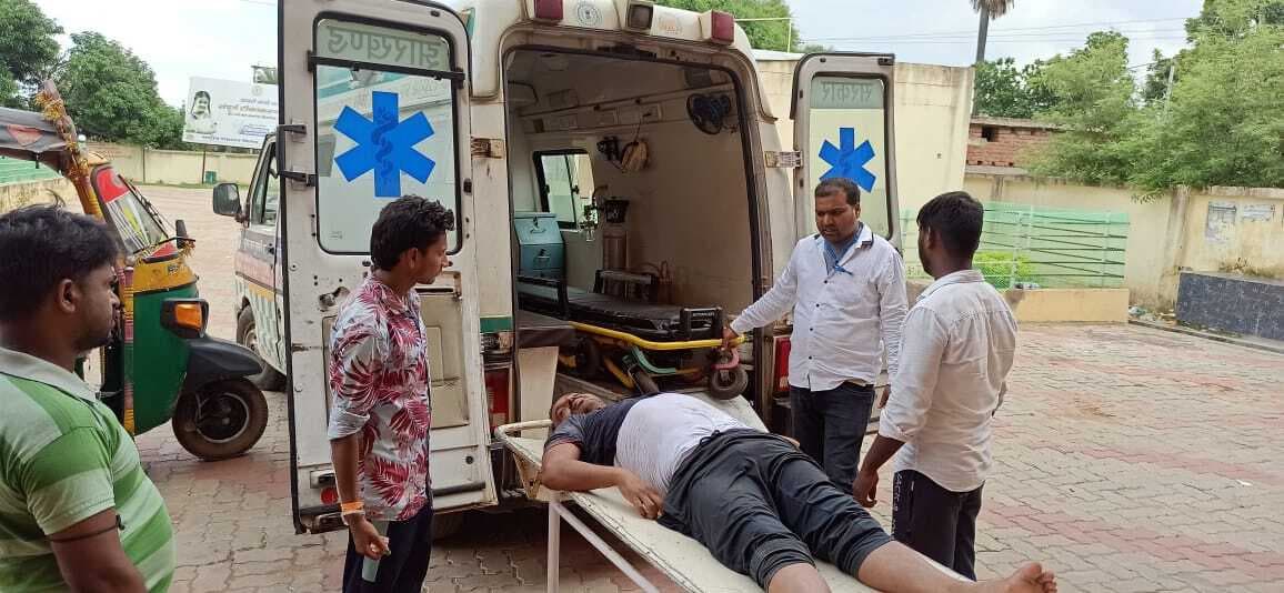 चलती बस से गिरकर एक शख्स घायल, रेफर