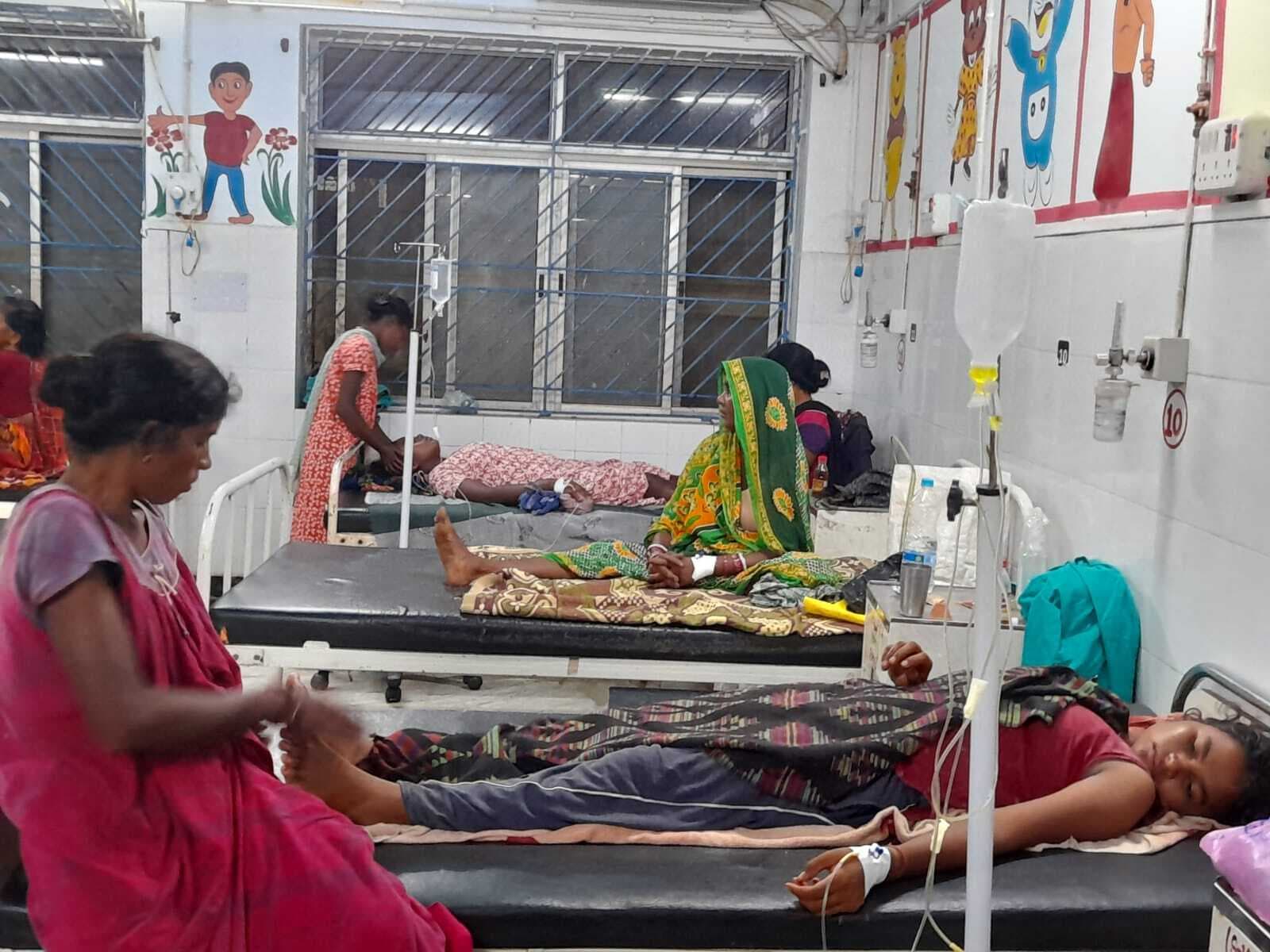 वज्रपात से दो युवती झुलसी, भर्ती