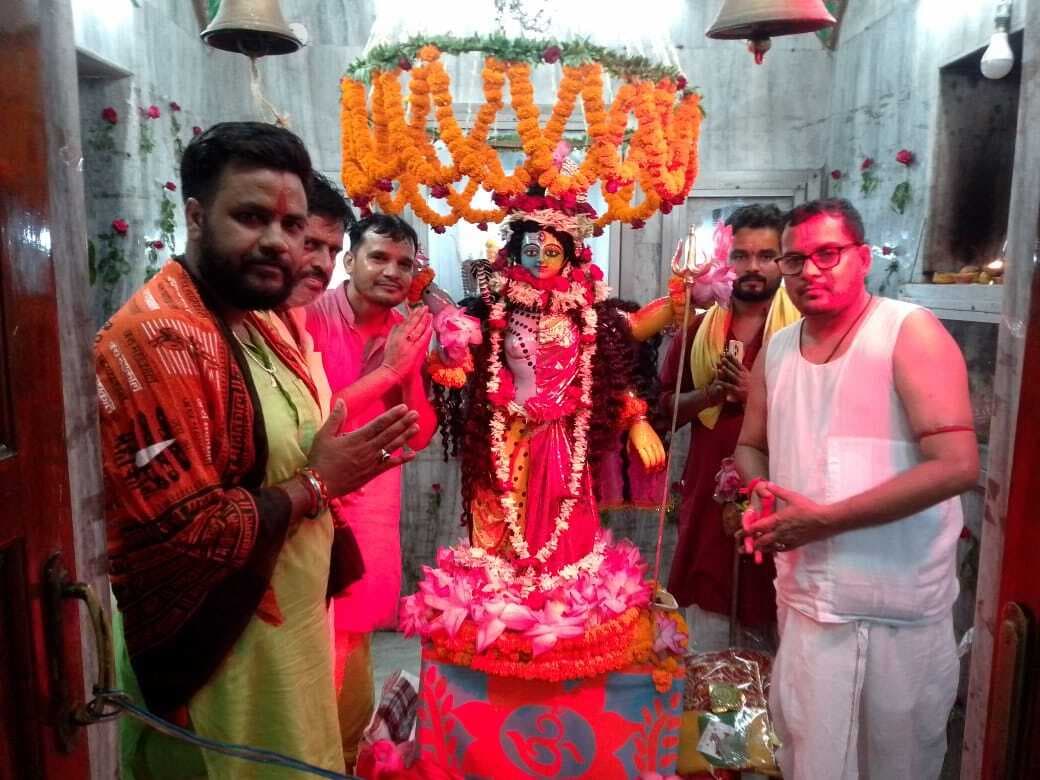 भक्तों ने  थिरानी धर्मशाला मंदिर में शिव के अर्द्धनारीश्वर स्वरूप का किया दर्शन