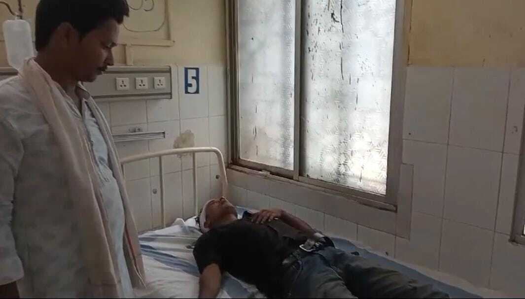 ट्रैक्टर की ठोकर से ई-रिक्शा चालक व दो सवार घायल, एक की हालत नाजुक