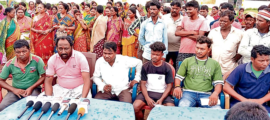 स्पंज आयरन कारखाने से हो रहे प्रदूषण का विरोध