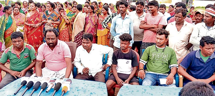 स्पंज आयरन कारखाने से हो रहे प्रदूषण का विरोध