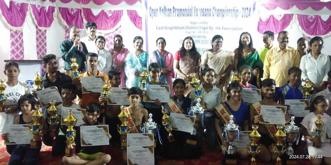 योगासन: तेजस योग कुमार व सायनी बनी योग कुमारी