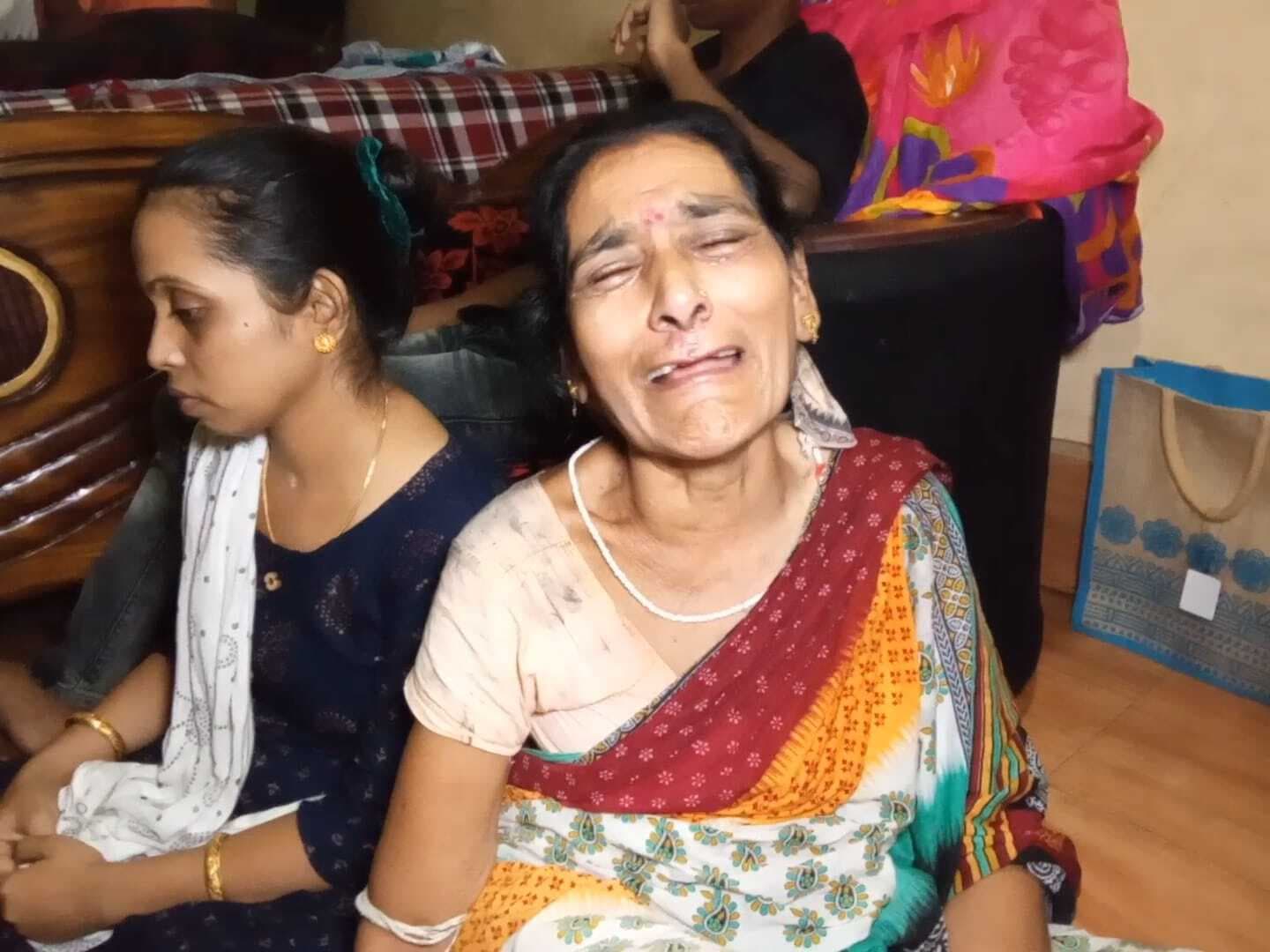 हावड़ा-मुंबई मेल दुर्घटना : छिन गया मां का लाडला, उजड़ गया सुहागन का सुहाग, पसरा मातम