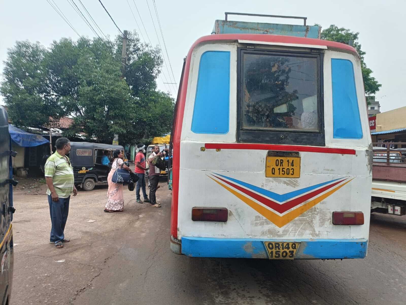 स्मार्ट सिटी के रेलनगरी में यात्रियों के लिए नहीं है एक अदद बस शेल्टर