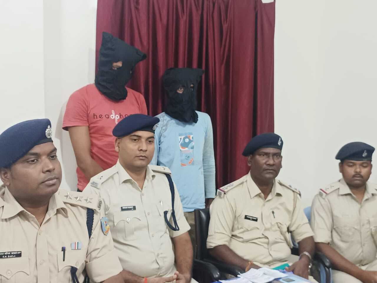 निरसा से जामाताड़ा के दो साइबर अपराधी गिरफ्तार, मोबाइल जब्त