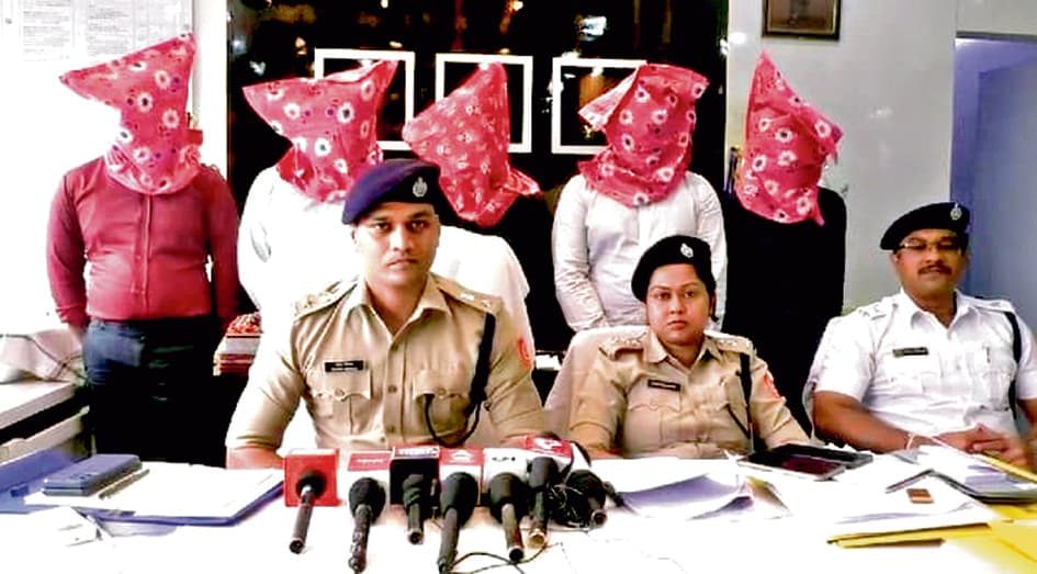 नौकरी दिलाने के नाम पर ठगी, गिरोह के पांच सदस्य गिरफ्तार
