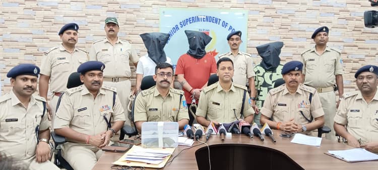 रंजीत सिंह हत्याकांड में फरार अपराधी गणेश सिंह दो साथियाें के साथ गिरफ्तार