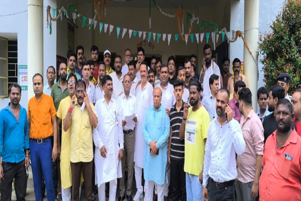 गिरिडीह : मुहर्रम के दौरान हुई झड़प मामले में तीन पुलिस हिरासत में, भाजपा नेताओं ने किया प्रदर्शन