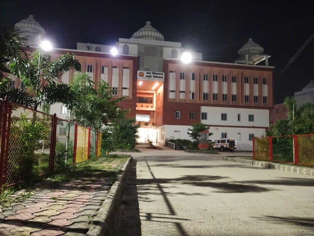 UP News: महायोगी गोरखनाथ विवि को मिली एमबीबीएस पाठ्यक्रम की मान्यता, इसी सत्र से शुरू होगी पढ़ाई