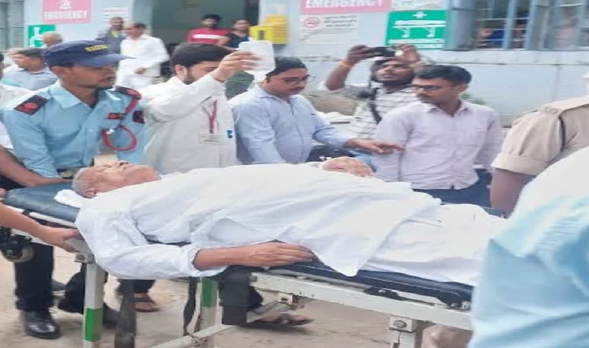 नालंदा में मीटिंग के दौरान बिगड़ी पूर्व मंत्री हरिनारायण सिंह की तबीयत, रेफर किया गया पटना