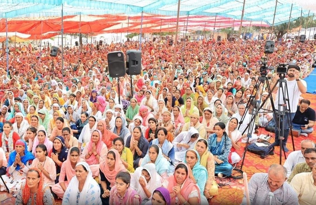 Hathras Stampede: न्यायिक आयोग के सामने प्रत्यक्षदर्शियों का बयान, बाबा ने चरण रज के लिए बुलाया, तभी मची भगदड़