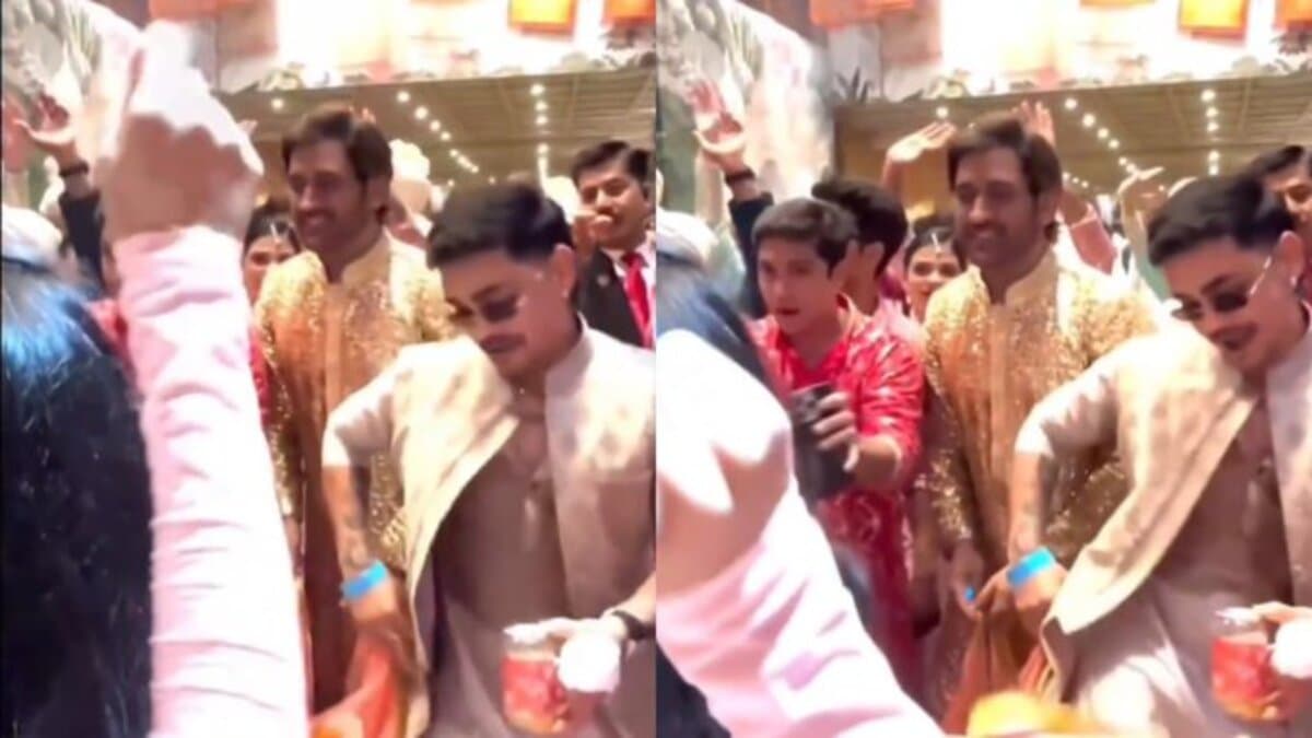 MS Dhoni Dancing in Ambani's Wedding MS Dhoni Dancing in Ambani's Wedding