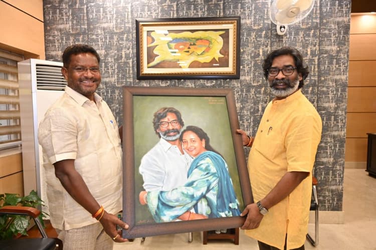 Jharkhand: सीएम हेमंत सोरेन से मिले विधायक दशरथ गागराई, खरसावां के विकास कार्यों को लेकर किया आग्रह, भेंट की आकर्षक पेंटिंग