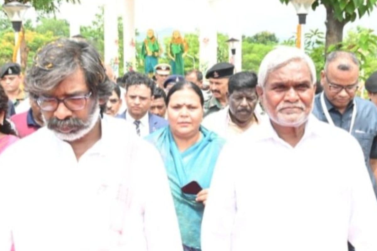 सीएम चंपाई सोरेन व हेमंत सोरेन